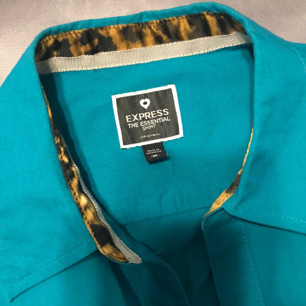Express Essential button down - Picture 2 of 4